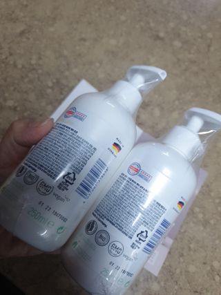 mom e 맘이 내추럴 베이비 케어 샴푸앤바스+로션 — 5점을 준 리뷰어가 2021년 1월 올린 사용 사진