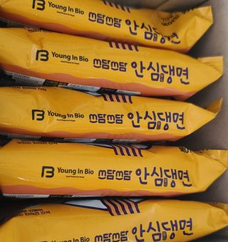 안심댕면 강아지라면 5봉지+쓰담쓰담 종합영양제 2스틱 샘플 증정 — 4점을 준 리뷰어가 2022년 8월 올린 사용 사진