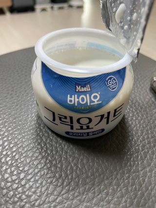 매일바이오 그릭요거트 오리지널 플레인 4개, 로스터리 커피믹스 4개 — 3점을 준 리뷰어가 2021년 12월 올린 사용 사진