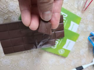 당류2g 자일리톨로 단맛을낸 슈카 퓨어비건 무설탕초콜릿 Xucker vegan 2개입 — 4점을 준 리뷰어가 2021년 4월 올린 사용 사진