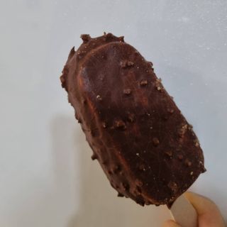 롯데제과 본젤라또 비스킷&바닐라카라멜바, 본젤라또 베리쇼콜라컵 — 4점을 준 리뷰어가 2021년 12월 올린 사용 사진