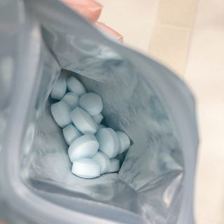 입 냄새 완화에 도움을 주는 에티켓 캔디 앳캔디 스트롱민트 — 5점을 준 리뷰어가 2021년 1월 올린 사용 사진