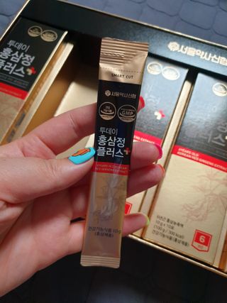 서울약사신협_투데이홍삼정플러스스틱_10g x 60포 — 5점을 준 리뷰어가 2021년 6월 올린 사용 사진