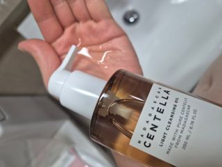 스킨1004 [SKIN1004] 마다가스카르 센텔라 라이트 클렌징 오일 200ml — 5점을 준 리뷰어가 2024년 8월 올린 사용 사진
