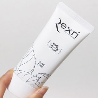 렉스리 데일리 톤업 크림 Rexri Daily Tone Up Cream — 5점을 준 리뷰어가 2022년 8월 올린 사용 사진