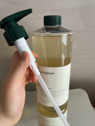 라로지크 X4 스케일링 퍼퓸 샴푸 1,000mℓ — 3.5점을 준 리뷰어가 2022년 1월 올린 사용 사진