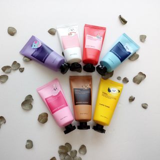 쿤달 BT21 시어버터 앤 마카다미아 퓨어 핸드크림 50ml 7구 기프트 세트 — 5점을 준 리뷰어가 2021년 3월 올린 사용 사진