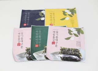 [해림맛김] 들기름에 구운 바삭바삭 김 4종 세트 + 1종 랜덤발송 총5개입 — 5점을 준 리뷰어가 2021년 2월 올린 사용 사진