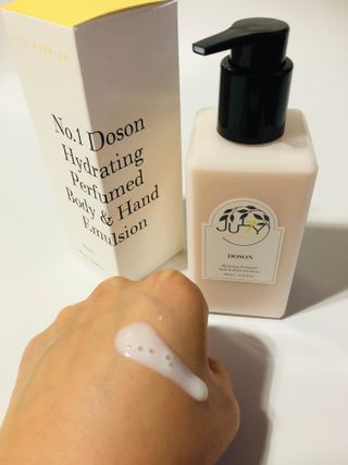 줄라이 모닝 _ JULY MORNING 줄라이모닝 하이드레이팅 퍼퓸드 바디앤핸드 에멀젼 — 5점을 준 리뷰어가 2022년 3월 올린 사용 사진