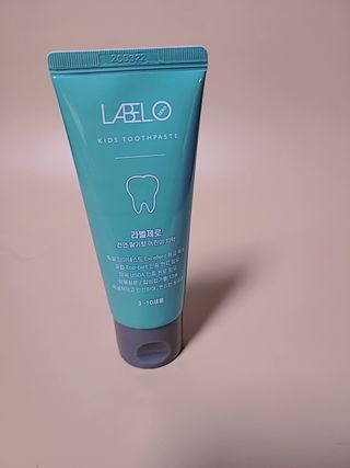 치과에서 쓰는 치약 _ 라벨제로 저불소 꼬마, 키즈, 유아, 베이비, 주니어 안전한 어린이치약 — 5점을 준 리뷰어가 2022년 10월 올린 사용 사진