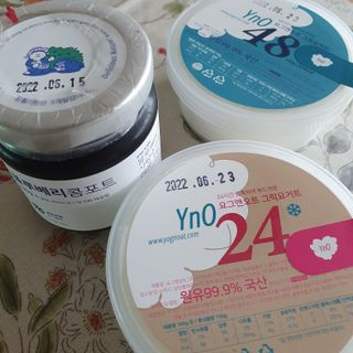 요그앤오트 그릭요거트 24 150g +  그릭요거트 48 150g + 블루베리 콤포트 — 5점을 준 리뷰어가 2022년 6월 올린 사용 사진