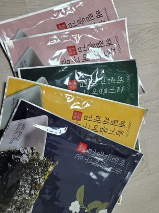 [해림맛김] 들기름에 구운 바삭바삭 김 4종 세트 + 1종 랜덤발송 총5개입 — 5점을 준 리뷰어가 2021년 2월 올린 사용 사진