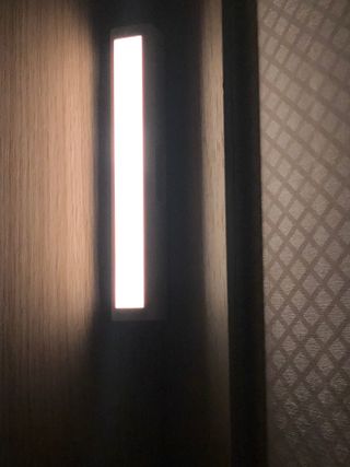 아카라 어두울 때만 켜지는 스마트 무선 센서등 — 5점을 준 리뷰어가 2021년 11월 올린 사용 사진
