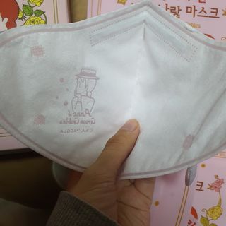 [숨그림]  덴탈마스크 짱구 우리아이 그리고 내가 쓰는 믿을수있는 케릭터 마스크  16종 — 5점을 준 리뷰어가 2021년 10월 올린 사용 사진