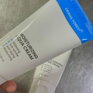더마포레스트 마데카소사이드 리페어 크림,  모이스처라이징 아쿠아크림 — 4.5점을 준 리뷰어가 2021년 8월 올린 사용 사진