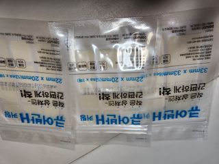 [큐어반H 커팅] 간편하게 떼서 쓰는 자외선차단 습윤밴드 (1팩/30매입) — 5점을 준 리뷰어가 2022년 12월 올린 사용 사진