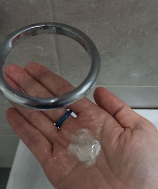 프리마인 더이상 뻣뻣하고 효과없는 탈모샴푸는 NO. 근본부터 케어하는 셀베이스 그린티샴푸(500ml) — 5점을 준 리뷰어가 2023년 3월 올린 사용 사진