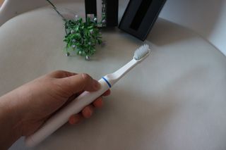 트로마츠 심플 미세전류 칫솔 — 5점을 준 리뷰어가 2022년 5월 올린 사용 사진