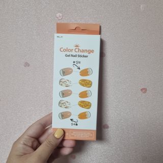 [네일가게] 햇빛에 닿으면 색이 변하는 신기한 햇살 반전 네일스티커_B — 5점을 준 리뷰어가 2021년 8월 올린 사용 사진