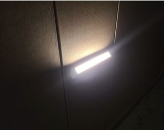 아카라 어두울 때만 켜지는 스마트 무선 센서등 — 5점을 준 리뷰어가 2021년 11월 올린 사용 사진