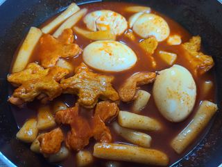 빨간키트 떡볶이 밀키트 2~3인분 매운맛 국물 떡볶이 만들기 쉬운 황금 레시피 분말 소스로 간편한 요리 — 5점을 준 리뷰어가 2021년 10월 올린 사용 사진