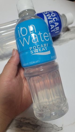 [동아오츠카] 포카리스웨트  500ml PET + 이온워터 500ml PET — 5점을 준 리뷰어가 2025년 7월 올린 사용 사진