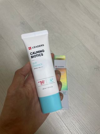 리더스코스메틱 리더스 카밍 바이오틱스 선 에센스 SPF 50+ PA++++ — 5점을 준 리뷰어가 2022년 5월 올린 사용 사진
