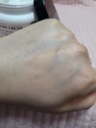 버텍스넘버원 버텍스 넘버원 햄프씨드오일 핸드밤, 바디크림 — 5점을 준 리뷰어가 2022년 3월 올린 사용 사진