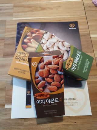 짜먹는 이지견과 짜먹는 이지아몬드, 짜먹는 이지허니피넛, 짜먹는 이지캐슈넛 각 10g X  10포 — 5점을 준 리뷰어가 2021년 1월 올린 사용 사진