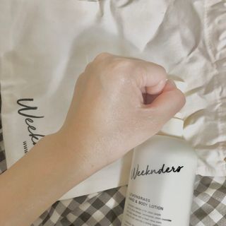 [위켄더스] 끈적임 없이 수분감을 채워주는 핸드& 바디로션 1종 랜덤발송 — 3.5점을 준 리뷰어가 2022년 4월 올린 사용 사진