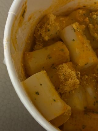 나우  [요리궁리] B타입 ( 매콤, 치즈, 매콤까르보 ) 꽃떡볶이 6개입 세트 — 5점을 준 리뷰어가 2025년 3월 올린 사용 사진