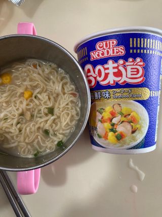 NISSIN 닛신 컵누들  4종 - 씨푸드오리지날, 씨푸드 스파이시, 씨푸드 커리, 씨푸드 XO소스 — 5점을 준 리뷰어가 2022년 12월 올린 사용 사진