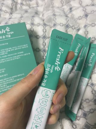 에프에이치아이코리아 Fresh순 프로폴리스 무알콜 일회용 가글 11ml 10개입 — 5점을 준 리뷰어가 2021년 4월 올린 사용 사진