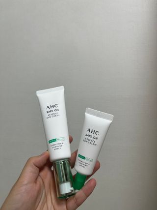 [AHC] 세이프온 에센스 선크림 올리브영 스페셜 증정 기획세트 — 4.5점을 준 리뷰어가 2022년 6월 올린 사용 사진