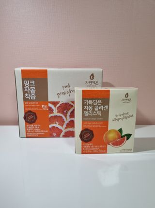 자연에온 핑크 자몽 착즙 100mL 10개입 1BOX +가 득담은 자몽 콜라겐 젤리스틱 1BOX — 5점을 준 리뷰어가 2021년 7월 올린 사용 사진