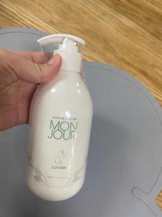 토박스코리아 몽쥬르 유아 로션 300ml — 5점을 준 리뷰어가 2021년 4월 올린 사용 사진
