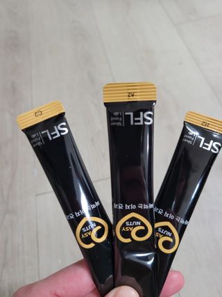 짜먹는 이지견과 짜먹는 이지아몬드, 짜먹는 이지허니피넛, 짜먹는 이지캐슈넛 각 10g X  10포 — 5점을 준 리뷰어가 2021년 1월 올린 사용 사진