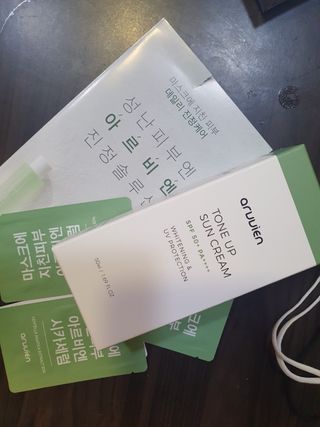 아르비엔 순한성분 비건 무기자차 톤업선크림 — 5점을 준 리뷰어가 2021년 1월 올린 사용 사진