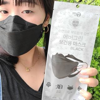 에버그린 순면 끈조절 KF80 마스크 - 화이트/블랙 컬러 대형 - 10매 — 5점을 준 리뷰어가 2021년 7월 올린 사용 사진