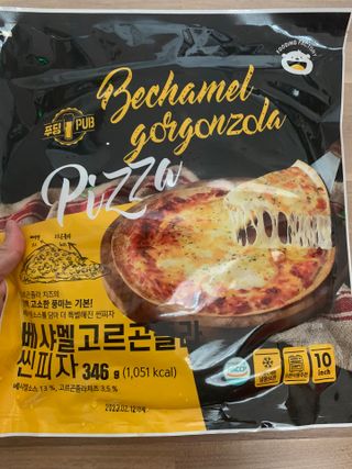 [푸딩팩토리] 10인치 씬피자 3종 택2_베샤멜 고르곤졸라/불고기/고르곤졸라 — 5점을 준 리뷰어가 2022년 5월 올린 사용 사진