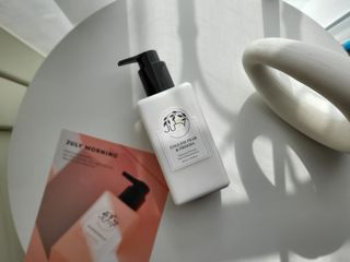 줄라이 모닝 _ JULY MORNING 줄라이모닝 하이드레이팅 퍼퓸드 바디앤핸드 에멀젼 — 5점을 준 리뷰어가 2021년 10월 올린 사용 사진