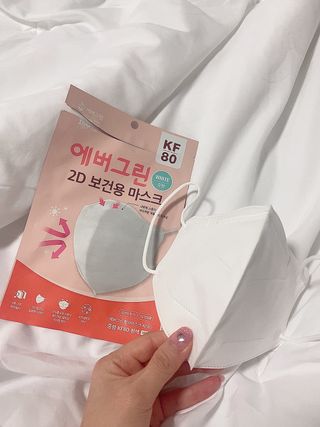 [에버그린] 2D 새부리형 KF80 중형 화이트 25매 — 5점을 준 리뷰어가 2021년 8월 올린 사용 사진
