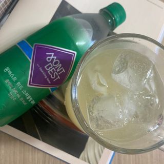 몽베스트 Montbest with Sparkling water Plain 20병 — 3점을 준 리뷰어가 2021년 10월 올린 사용 사진
