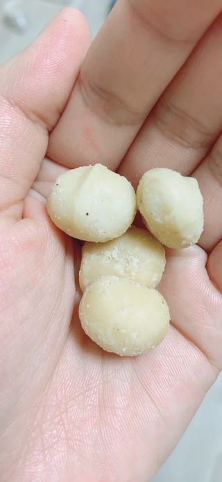 도이퉁 마카다미아 넛 90g  로얄 마카넛 오리지널 쏠트 허니 — 5점을 준 리뷰어가 2021년 3월 올린 사용 사진