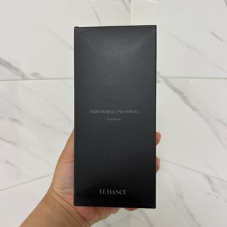 르핸스 퍼포밍 5 샴푸 비반트 포렛/베티버 포그 — 5점을 준 리뷰어가 2022년 12월 올린 사용 사진