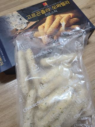 디케이식품(주) 고르곤졸라&모짜렐라 치즈스틱 400g — 5점을 준 리뷰어가 2023년 3월 올린 사용 사진