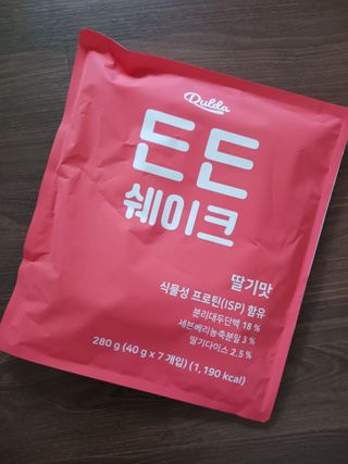 [덜다] 든든 식물성 단백질 쉐이크 40g X 7입 (곡물/딸기) — 4.5점을 준 리뷰어가 2023년 8월 올린 사용 사진