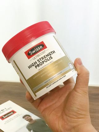 Swisse 스위스 고함량 프로폴리스 2,000mg 210정 — 5점을 준 리뷰어가 2021년 12월 올린 사용 사진