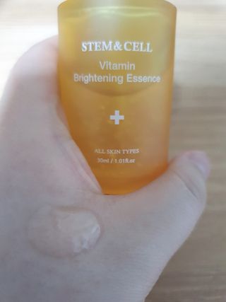 체르엠 스템앤셀 비타민 브라이트닝 에센스 30ml 1개 — 4.5점을 준 리뷰어가 2021년 7월 올린 사용 사진