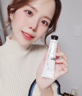 멈칫(MUMCHIT) 넥퍼퓸 NECKPERFUME 2가지 향 — 5점을 준 리뷰어가 2021년 12월 올린 사용 사진